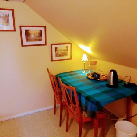 Small Bedroom, Outside Toilet, Shower Kitchen, 120 M From Sandbach Bräcke Esterno foto